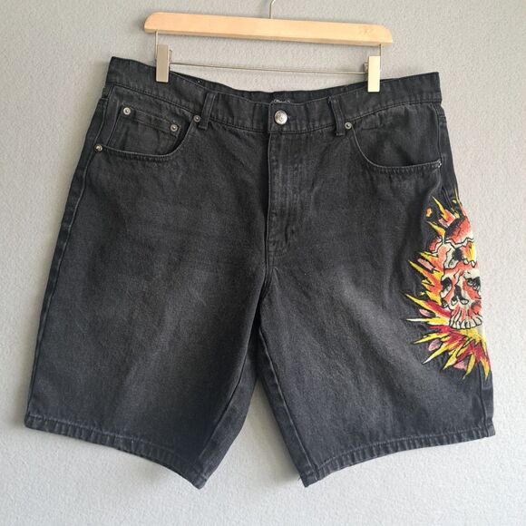 Ed Hardy Men’s 38 Black Denim Jean Shorts Embroidered Exploding Skull Y2K Jorts - Picture 1 of 11